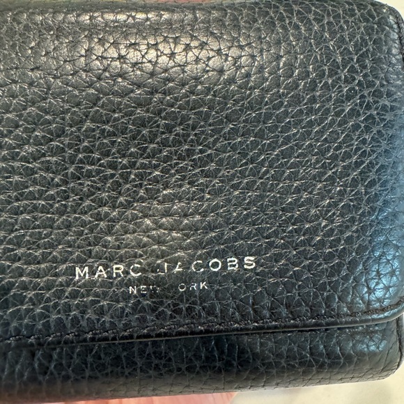 Authentic Marc Jacob’s small snap zippy wallet. - Picture 9 of 10